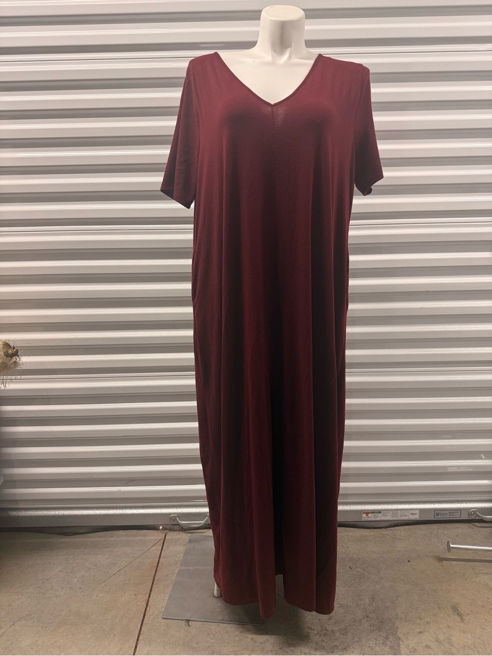 Zenana Outfitters V-Neck Maxi Dress in Burgundy